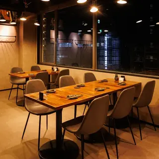 4～6名様で夜景を眺めながら…シーンに合わせて結合OK