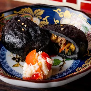 尾崎牛すじといぶりがっこの黒ニラおやき