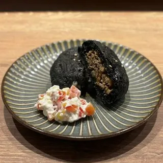 尾崎牛すじといぶりがっこの黒ニラおやき
