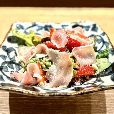 季節のフルーツと生ハムサラダ