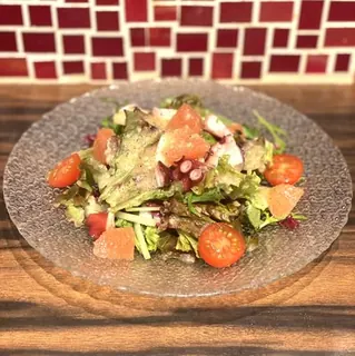 タコとグレープフルーツの麹ドレッシングサラダ